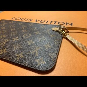 LOUIS VUITTON NEVERFULL POUCH